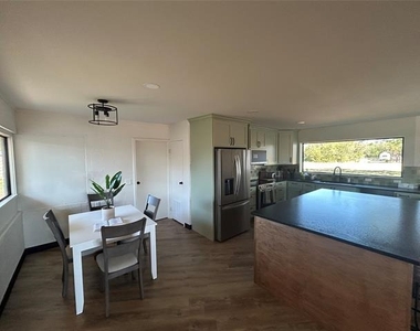 5400 Ridgeline Drive - Photo Thumbnail 2