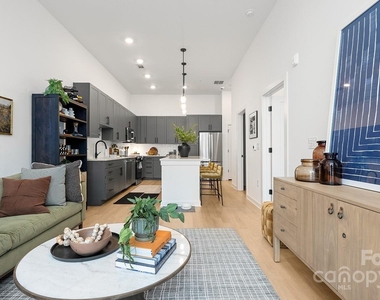 704 W Tremont Avenue - Photo Thumbnail 26