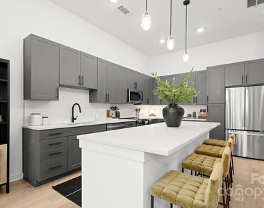 704 W Tremont Avenue - Photo Thumbnail 15