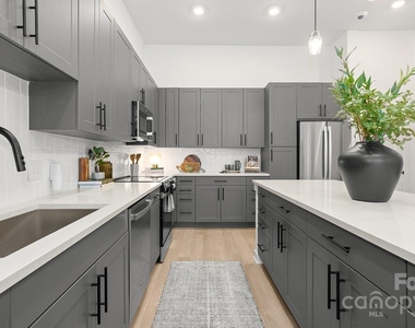 704 W Tremont Avenue - Photo Thumbnail 22