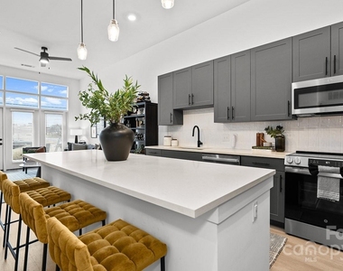 704 W Tremont Avenue - Photo Thumbnail 13