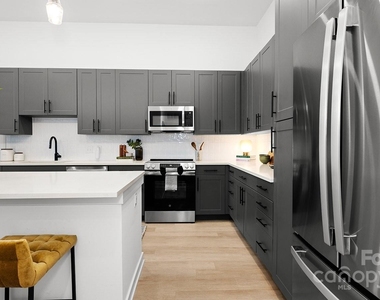 704 W Tremont Avenue - Photo Thumbnail 17