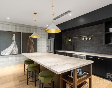 704 W Tremont Avenue - Photo Thumbnail 10