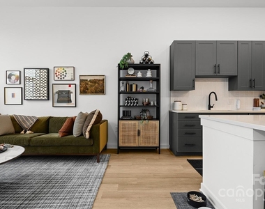 704 W Tremont Avenue - Photo Thumbnail 27