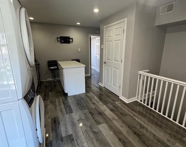 1429 N Hollywood Street - Photo Thumbnail 6