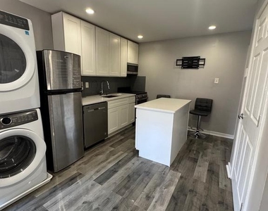 1429 N Hollywood Street - Photo Thumbnail 2