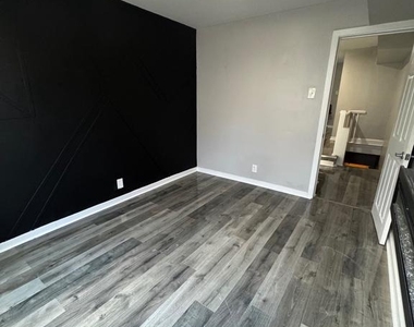1429 N Hollywood Street - Photo Thumbnail 12