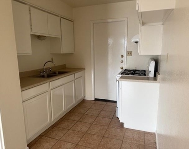 814 Hazelton St - Photo Thumbnail 3