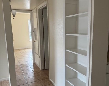 814 Hazelton St - Photo Thumbnail 2