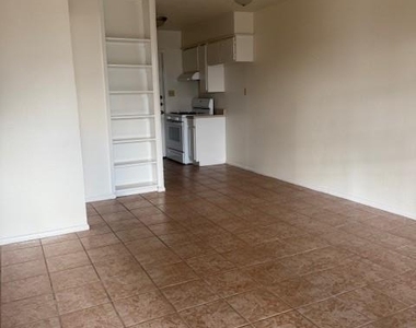 814 Hazelton St - Photo Thumbnail 1