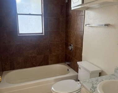 814 Hazelton St - Photo Thumbnail 4
