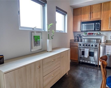 620 Glen Iris Drive Ne - Photo Thumbnail 8