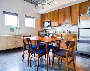 620 Glen Iris Drive Ne - Photo Thumbnail 4
