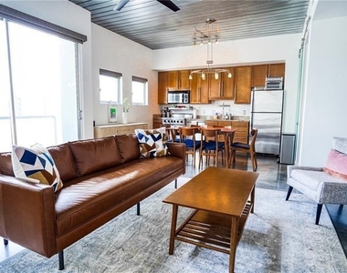 620 Glen Iris Drive Ne - Photo Thumbnail 1