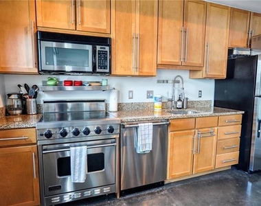 620 Glen Iris Drive Ne - Photo Thumbnail 7