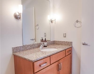620 Glen Iris Drive Ne - Photo Thumbnail 16