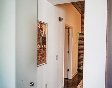620 Glen Iris Drive Ne - Photo Thumbnail 9