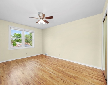 7754 S Yates Boulevard - Photo Thumbnail 11