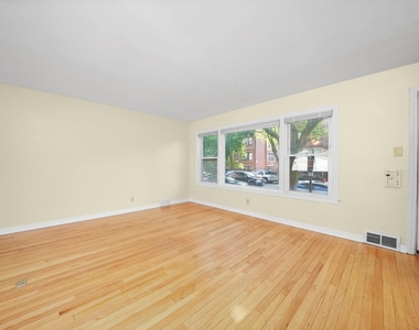 7754 S Yates Boulevard - Photo Thumbnail 5