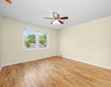 7754 S Yates Boulevard - Photo Thumbnail 10