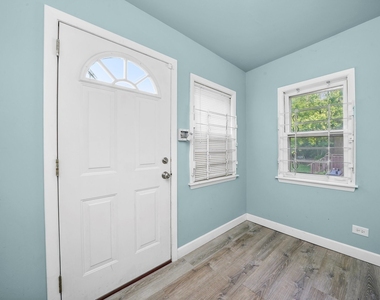 7754 S Yates Boulevard - Photo Thumbnail 21