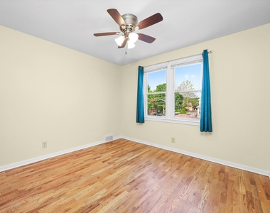 7754 S Yates Boulevard - Photo Thumbnail 13