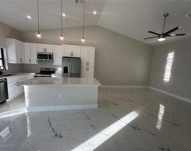1578 Gretchen Avenue S - Photo Thumbnail 2