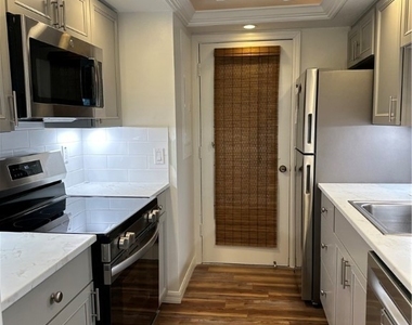 1300 Gulf Shore Boulevard N - Photo Thumbnail 7