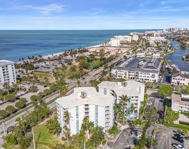 1300 Gulf Shore Boulevard N - Photo Thumbnail 5
