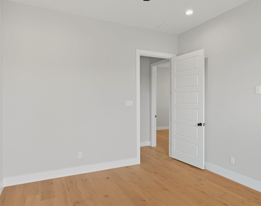 103 River Mountain Drive - Photo Thumbnail 11