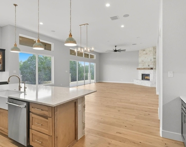 103 River Mountain Drive - Photo Thumbnail 7