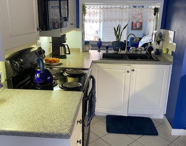 926 Jamestown Avenue - Photo Thumbnail 4