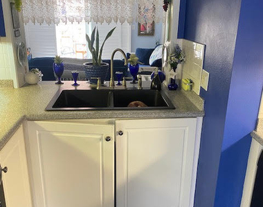 926 Jamestown Avenue - Photo Thumbnail 6