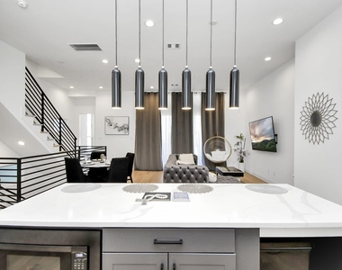 1104 Palmer Street - Photo Thumbnail 3