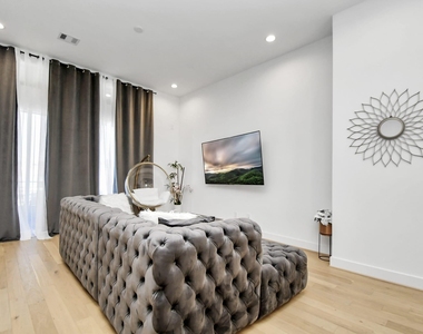 1104 Palmer Street - Photo Thumbnail 23