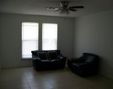 300 Spruce Street - Photo Thumbnail 5
