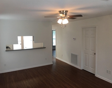 300 Spruce Street - Photo Thumbnail 6