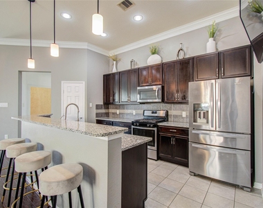 18707 Naples Ridge Court - Photo Thumbnail 15