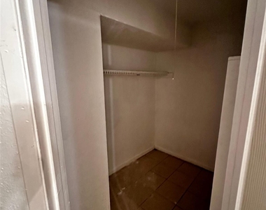 5625 Antoine Drive - Photo Thumbnail 8