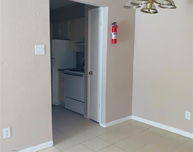5625 Antoine Drive - Photo Thumbnail 4