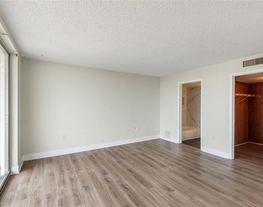 2699 Seville Boulevard - Photo Thumbnail 12