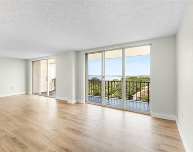 2699 Seville Boulevard - Photo Thumbnail 2