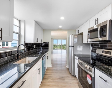 2699 Seville Boulevard - Photo Thumbnail 8