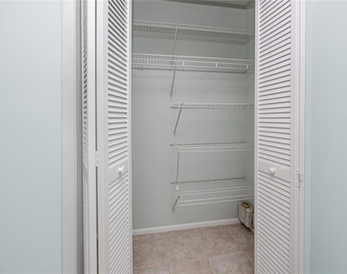 1303 S Moody Avenue - Photo Thumbnail 2