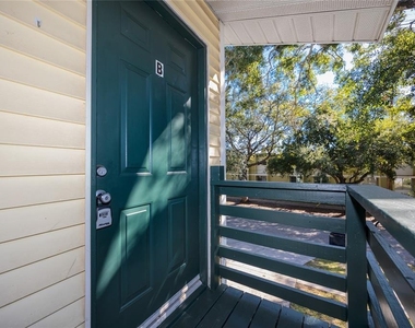 1303 S Moody Avenue - Photo Thumbnail 7