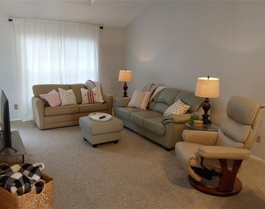 153 Sun Isle Circle - Photo Thumbnail 6