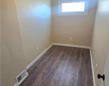 4560 Friendship Ave - Photo Thumbnail 3