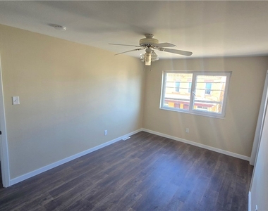 4560 Friendship Ave - Photo Thumbnail 4