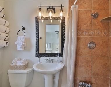 813 E 6th Avenue - Photo Thumbnail 12