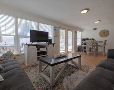 813 E 6th Avenue - Photo Thumbnail 6